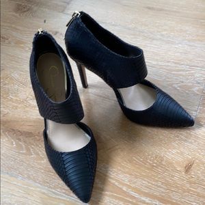 Jessica Simpson Black snakeskin heel